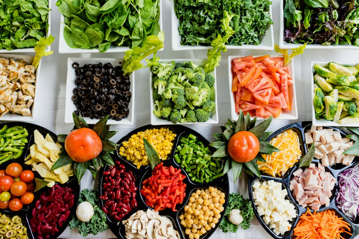Thematische Illustration zu Gesunde Ernährung in der Kita: gemeinsam genießen und entdecken